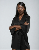 Comfit® – Kimono de satén seductor con brillo lujoso