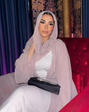 Aisha Abaya con hijab