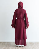 Aisha Abaya con hijab en granate