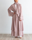 Aisha Abaya con hijab