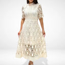 Via | Vestido largo con encaje elegante